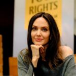 Angelina Jolie îl acuză pe Brad Pitt că şi-ar fi strâns de gât un copil şi ar fi lovit altul