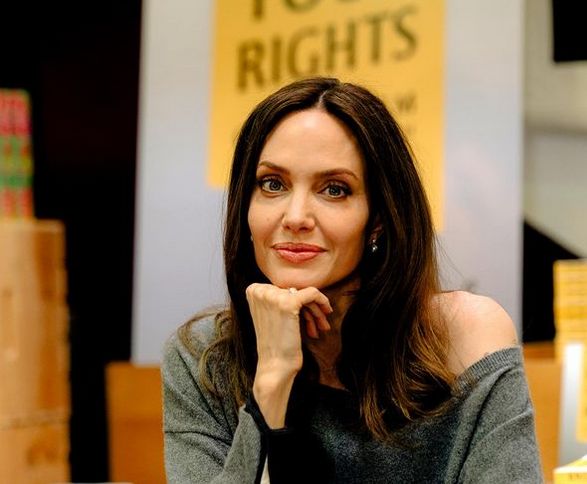 Angelina Jolie îl acuză pe Brad Pitt că şi-ar fi strâns de gât un copil şi ar fi lovit altul