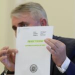 Bode a venit cu concluziile Corpului de Control în cazul BMW-uri pentru Poliţie: Totul e util şi legal, Drulă se autodenunţă. Liderul USR arată „unde minte Bode”