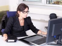 Cum să pui întrebări despre bani unui chatbot. Cinci reguli care îți pot reduce riscurile
