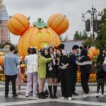 Disney din Shanghai și-a închis porțile cu vizitatorii înăuntru: Pot ieși doar cei cu test COVID negativ (Video)