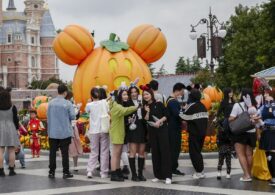 Disney din Shanghai și-a închis porțile cu vizitatorii înăuntru: Pot ieși doar cei cu test COVID negativ (Video)