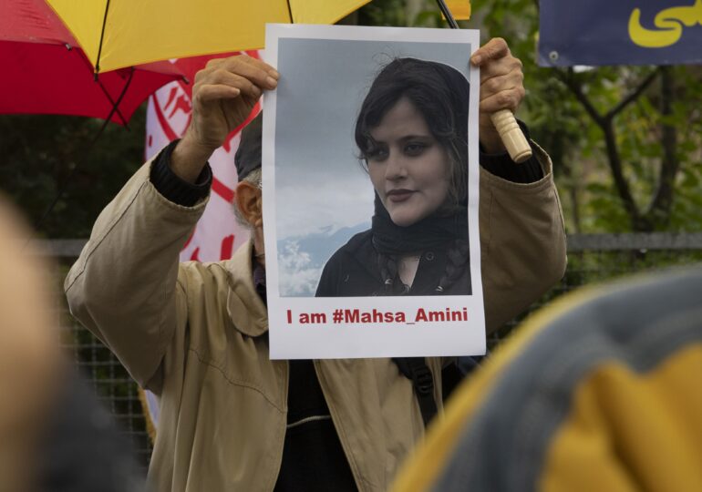 Autoritățile din Iran se spală pe mâini de moartea Mahsei Amini. Au anunțat cauza morții