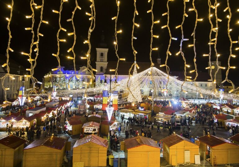 Târgul de Crăciun din Sibiu se deschide cu becuri economice și ambalaje biodegradabile