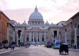 Doi foști angajați ai Vaticanului cer despăgubiri de peste 9 milioane de euro