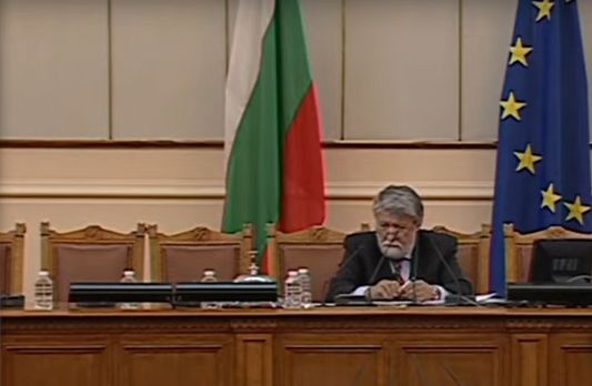 După 10 runde de vot, parlamentul bulgar și-a ales președintele și va desemna premierul