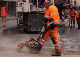 Unicat în România: O firmă și-a luat asfaltul de pe stradă, pentru că n-a primit banii pe lucrare