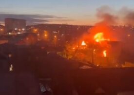 Un avion militar rus s-a prăbușit peste o casă din Siberia (Video)