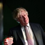 Boris Johnson s-a întors din vacanța în Caraibe. A fost nominalizat oficial în cursa pentru Downing Street