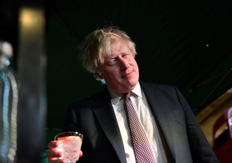 Boris Johnson s-a întors din vacanța în Caraibe. A fost nominalizat oficial în cursa pentru Downing Street