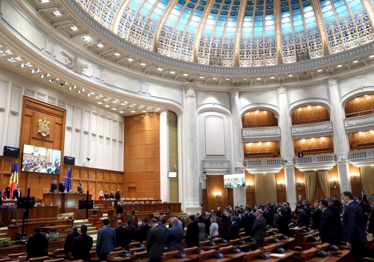 Camera Deputaților a adoptat și legea învățământului superior: Noutăți pentru doctorate, rectori și amenzi de copiat