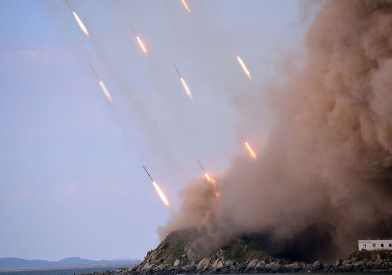 Coreea de Nord a lansat o ploaie de obuze: „Un  avertisment serios pentru Sud”