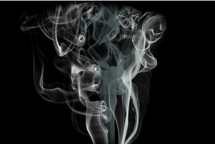 Cum atacă fumul de țigară pielea nefumătorilor