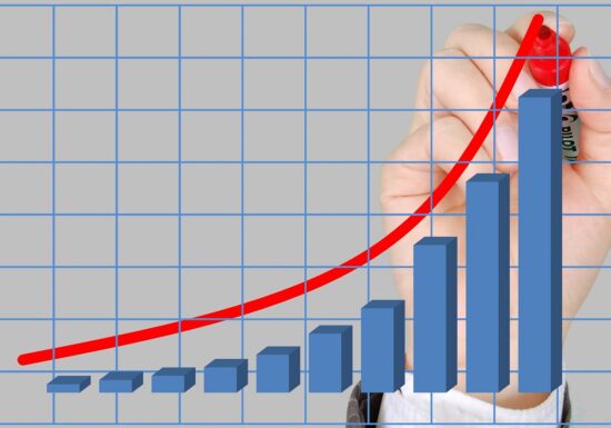Salariul mediu a scăzut, iar inflația a urcat spre 6%. Produsele care s-au scumpit cel mai mult