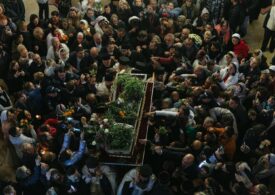 Zeci de mii de oameni s-au rugat la moaștele Sfintei Parascheva în prima zi de pelerinaj