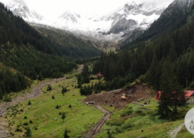 Valea Sâmbetei din Munții Făgăraș a fost distrusă de un preot care-și construiește mănăstire (Video)