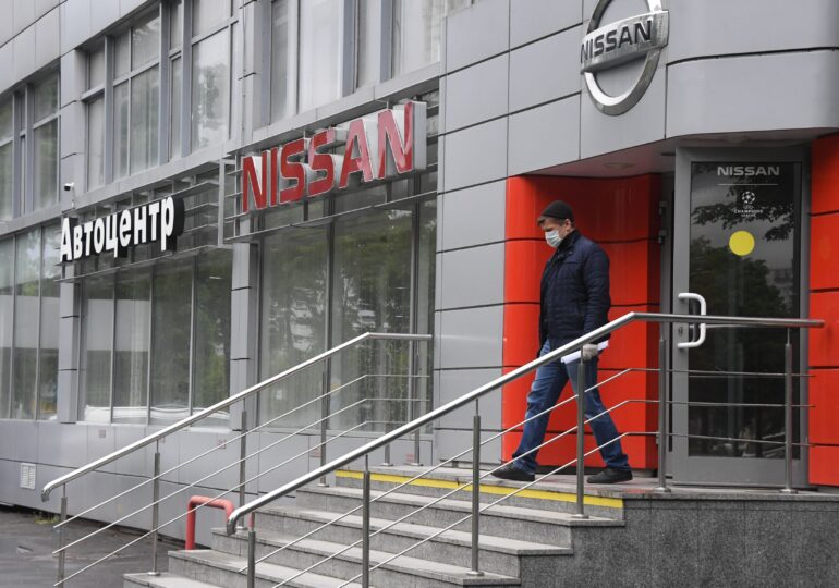 Nissan îşi vinde afacerea cu un euro şi pleacă din Rusia