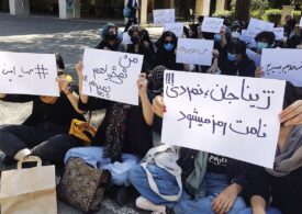 Sute de eleve au fost otrăvite în Iran pentru a determina închiderea școlilor de fete