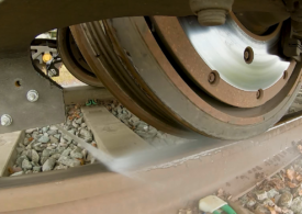 Sistemul care curăță căile ferate acoperite de frunze: Trenurile aveau întârzieri și pierderi uriașe (Video)