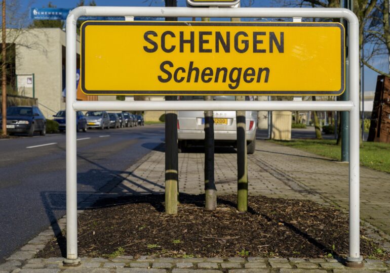 Cioloș își unește forțele cu USR pentru a-i convinge pe olandezi să ne primească în Schengen