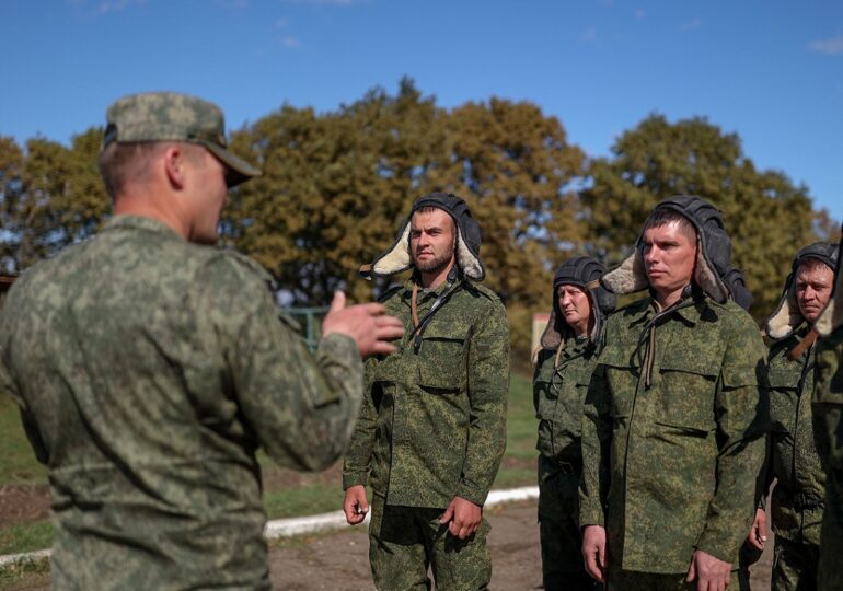 Jurnalul de front al unor ruși mobilizați: Ofițerii fugeau ca gândacii când a început să tragă artileria ucraineană