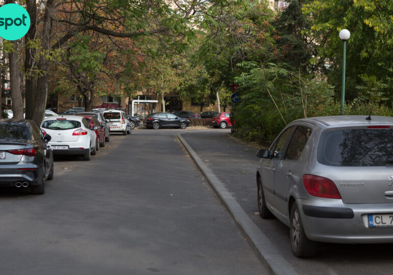 Iohannis a promulgat „Legea Drulă”: Poliția poate curăța trotuarele de mașinile staționate ilegal