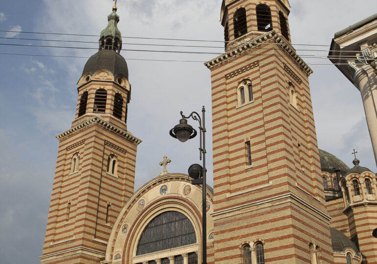 Două femei au fost scoase cu jandarmii din Catedrala Mitropolitană din Sibiu și duse direct la Spitalul de Psihiatrie
