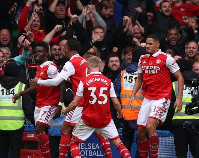 Arsenal învinge rivala Chelsea și redevine lideră în Premier League