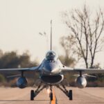 Nu vă temeţi dacă vedeţi avioane F-16 zburând aproape de sol. E un exerciţiu pentru piloţi