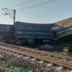 Un tren de marfă cu 3.000 de tone de cărbune a deraiat lângă Filiași. 6 vagoane s-au răsturnat