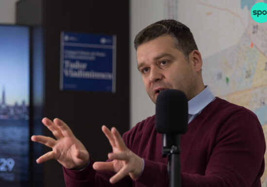 De ce-și face și Ciucu companii municipale: O explicație cu Firea și Elon Musk