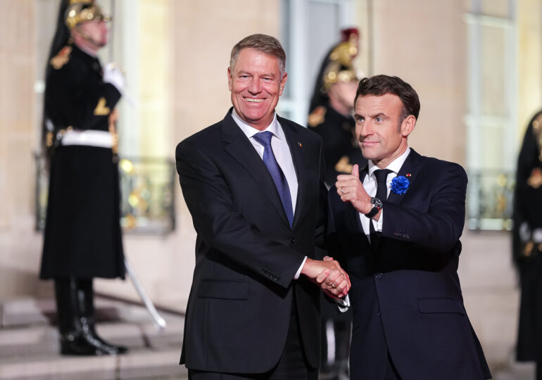 Iohannis merge la Paris. Macron ține o reuniune pe tema războiului din Ucraina