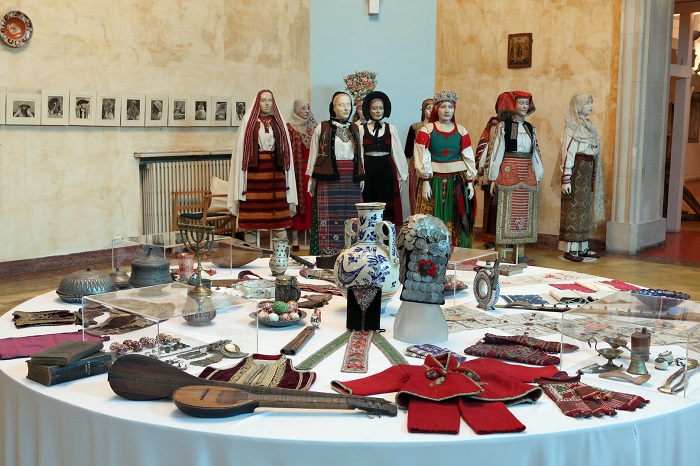 Un adevărat tezaur folcloric din colecția Muzeului Țăranului Român va fi expus temporar, într-un Infinity Room, la Art Safari