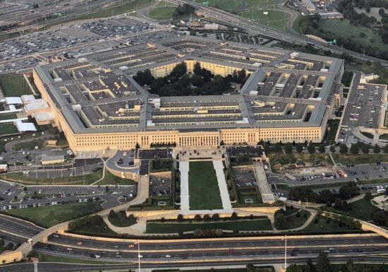 Breșe uriașe de securitate la Pentagon și FBI. Datele a aproape 3 milioane de persoane au fost expuse. Ce vor hackerii