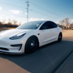 O mașină Tesla a fost implicată într-un accident cu doi morți. Compania lui Elon Musk va colabora cu poliția