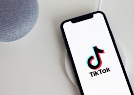 Specialiștii recomandă interzicerea TikTok pe telefoanele de serviciu ale angajaților la stat din România