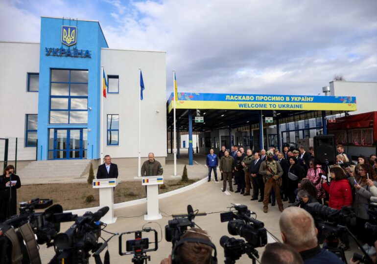 Ciucă a deschis un nou punct de trecere a frontierei cu Ucraina şi i-a promis premierului de la Kiev că vor mai fi şi altele (Video)