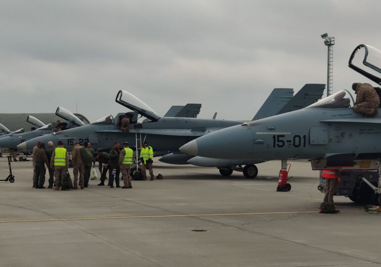 10 aeronave de luptă au ajuns în România