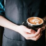 Prețul cafelei se prăbușește la bursă: De ce nu se va schimba și la raft