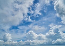 Soluție disperată la valurile de caniculă: Însămânțarea norilor, o tehnologie controversată pentru a declanșa ploaia (Video)