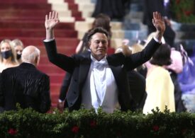 Elon Musk a demis zeci de angajați ai companiei în noaptea dinaintea Zilei Recunoștinței