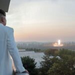 Kim Jong-un și-a scos pentru prima dată fiica în public. A dus-o să vadă testul cu racheta intercontinentală (Foto)