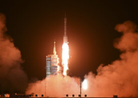 Misiune istorică în spațiu. China a lansat alți 3 astronauți către stația sa spațială numită „Palatul celest” (Video)