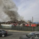 Incendiu puternic lângă Bucureşti: Ard tone de carcase de frigider. Pompierii se aşteaptă la o intervenţie de durată (Foto&Video)