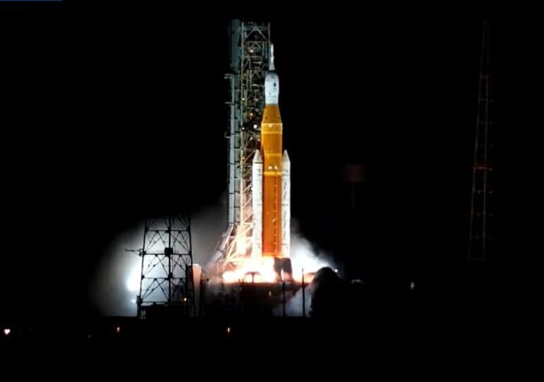 Cea mai puternică rachetă din lume a fost lansată către Lună (Video)