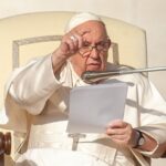 Papa Francisc: Suntem la marginea abisului. Ne jucăm cu focul