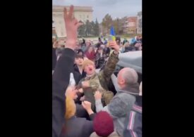 Ucrainenii sărbătoresc în stradă eliberarea Hersonului. Moscova iar a lăsat soldați în urmă și s-au deghizat ca să se salveze (Foto & Video)