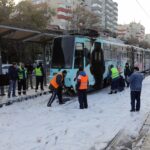 Un tramvai a luat foc în București (Video)