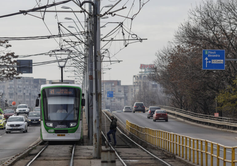 Bucureștenii pot circula de azi cu noile tramvaie Astra, care au stat 5 luni degeaba în depou (Galerie foto)