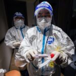 WSJ: Pandemia Covid-19 a fost provocată, cel mai probabil, de „un accident de laborator”